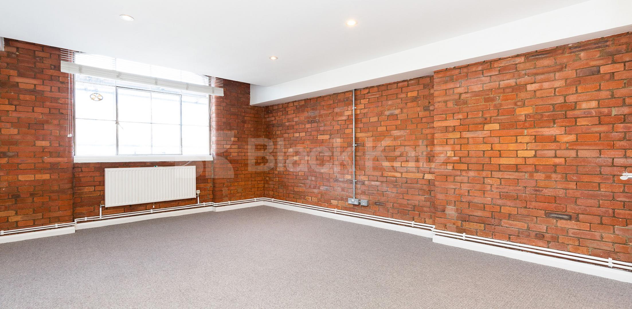 			VIRTUAL TOUR AVAILABLE!, 3 Bedroom, 1 bath, 1 reception Apartment			 Dove Road, CANONBURY-ISLINGTON